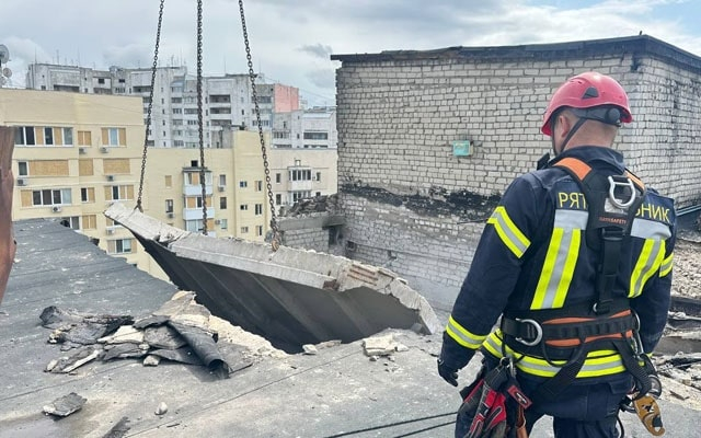 В Харькове приступили к ремонту поврежденного 9-этажного жилого дома (фото)
