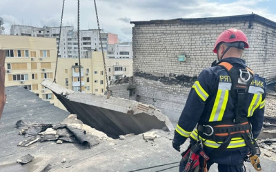 В Харькове приступили к ремонту поврежденного 9-этажного жилого дома (фото)