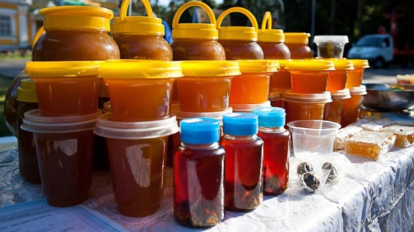 В саду имени Тараса Шевченко – медовая ярмарка