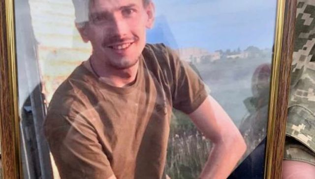 На Аллее памяти в Чугуеве похоронили 25-летнего защитника Украины