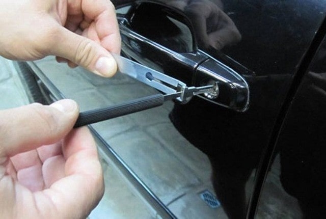 Серийный вор, грабивший машины, задержан правоохранителями