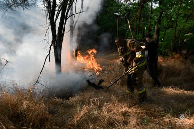 В Купянской громаде после обстрелов начались пожары