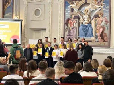 Президентскую стипендию получили 20 школьников Харькова