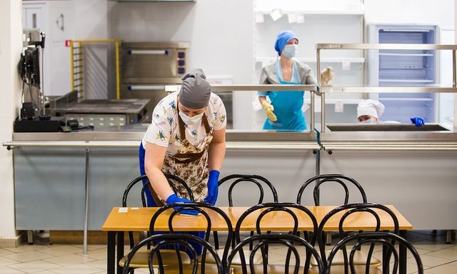 Треть кафе и магазинов в области нарушают правила коронавирусного карантина