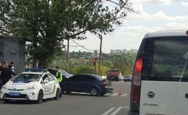 В Харькове не смогли разминуться четыре автомобиля