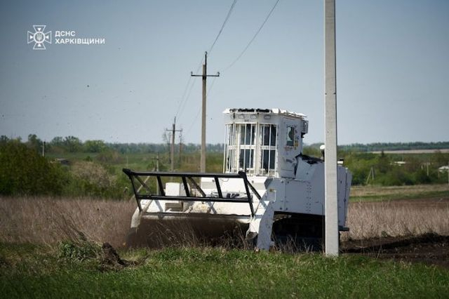 На Харьковщину передана машина для разминирования