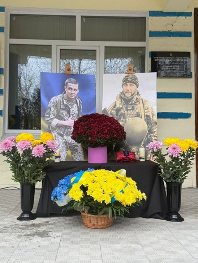 Мемориальную доску в честь павших на войне защитников открыли в Харькове