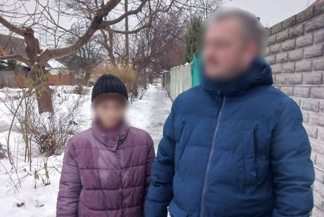 12-летняя девочка после ссоры с родителями сбежала из дома