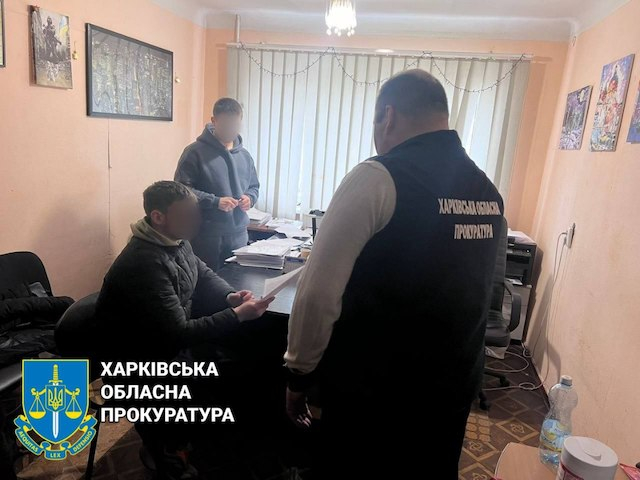 Житель Малой Рогани бросил в соседский автомобиль гранату