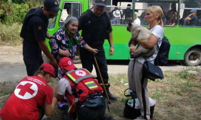 Еще сотни людей эвакуировали через Печенежскую дамбу