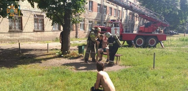 Во время пожара в 6-этажном доме спасли пожилого мужчину