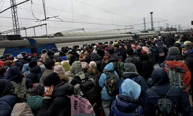 Поврежденный в результате авиаудара путепровод в Барвенково починили ночью – эвакуация завершена