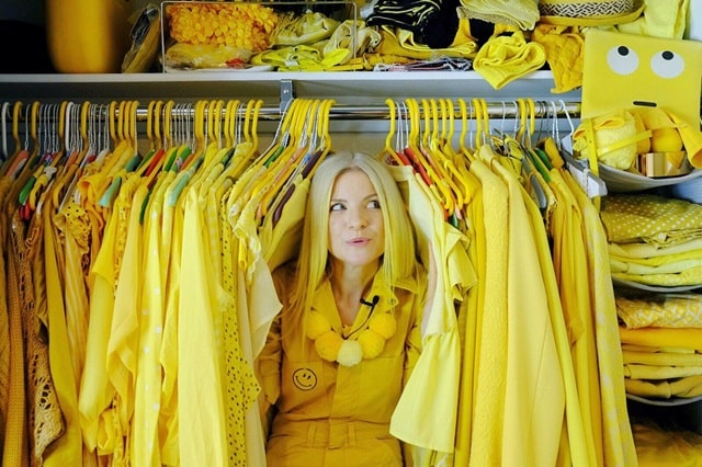 Жовта тканина: властивості, призначення та догляд