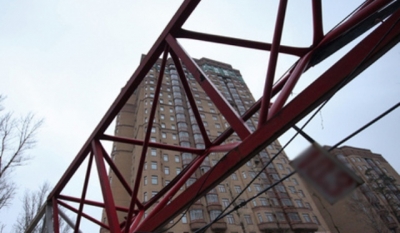 Падение башенного крана привело к смерти человека