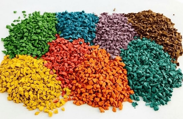 Каучуковая крошка (EPDM): что это за материал, отличия от резиновой, применение