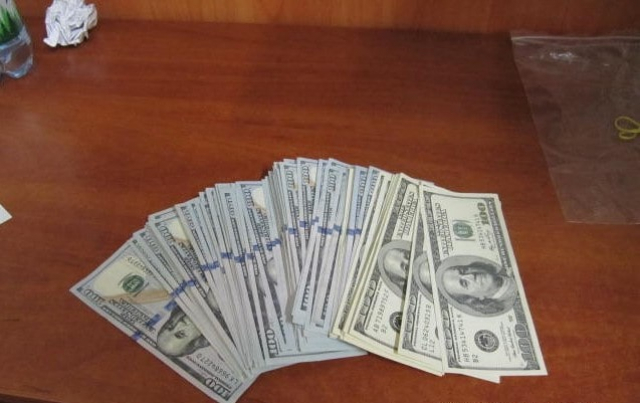 На КПП «Гоптовка» задержали жительницу Украины с большой суммой валюты