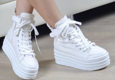 Какие женские кроссовки сейчас в моде: обзор этого сезона, фото