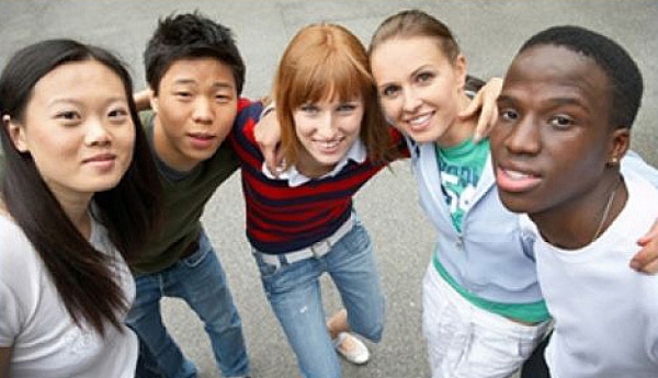 Иностранные студенты выступили на сцене