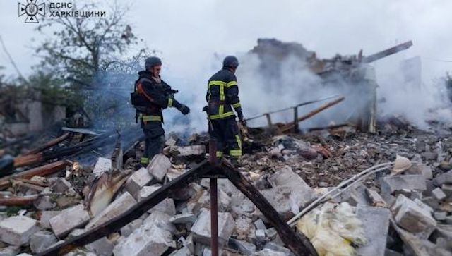 Вражеская бомба в Новоплатоновке попала в дом - под завалами нашли тела его владельцев