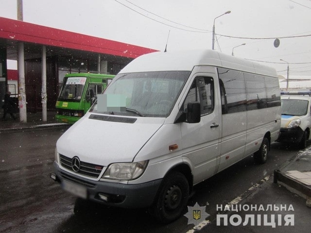 В Харькове задержали водителя, ранившего своего коллегу ножом и уехавшего с места событий