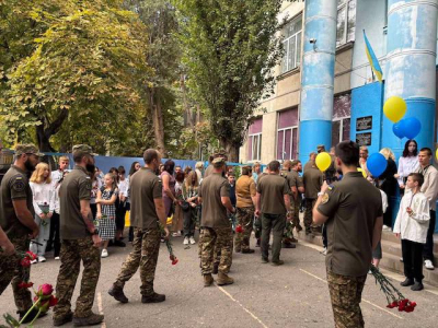 В гимназии № 120 открыли мемориальные доски погибшим защитникам