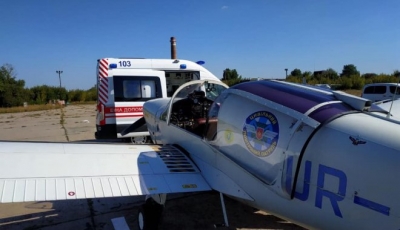 Медики борются за жизнь малышки, упавшей со 2-го этажа