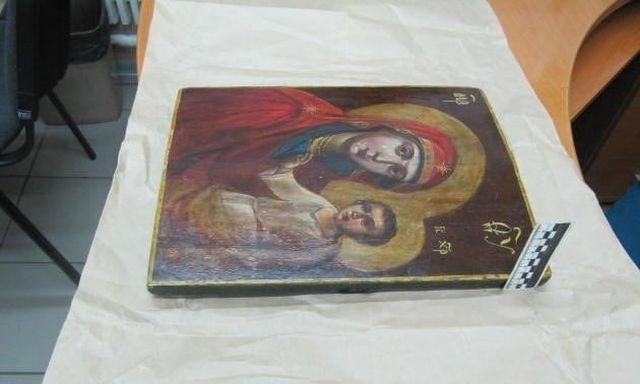 Гражданин Российской Федерации пытался вывезти из Украины старинную икону