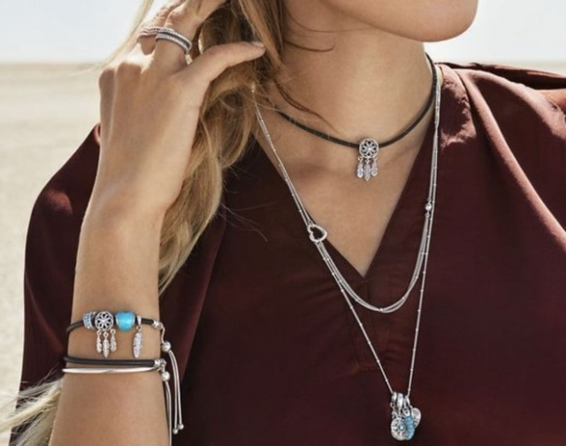 Срібні кулони та підвіски: як ідеально вписати в жіночий образ