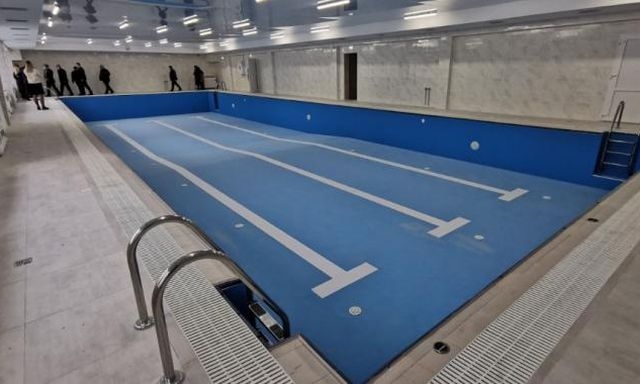 В Изюме, после капитального ремонта ФОКа, появился бассейн