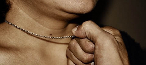 Братья попытались ограбить женщину