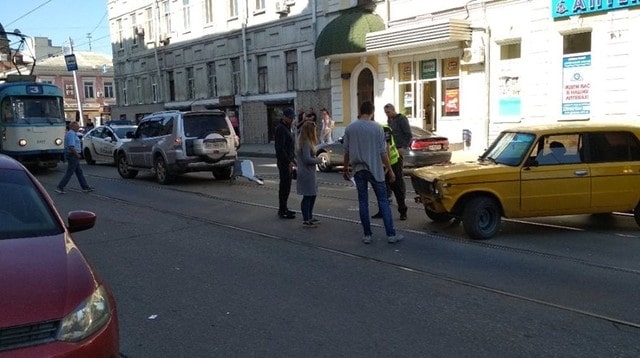 В Харькове ДТП парализовало движение трамваев (фото)