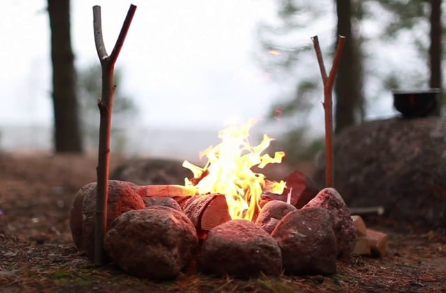 Разжигаем костер: обзор стопроцентных способов