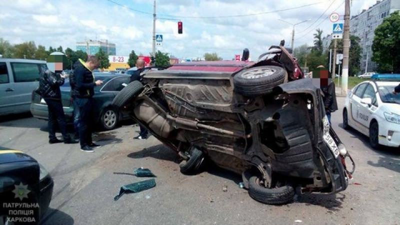 На Салтовке тройное ДТП: есть пострадавшие (фото)