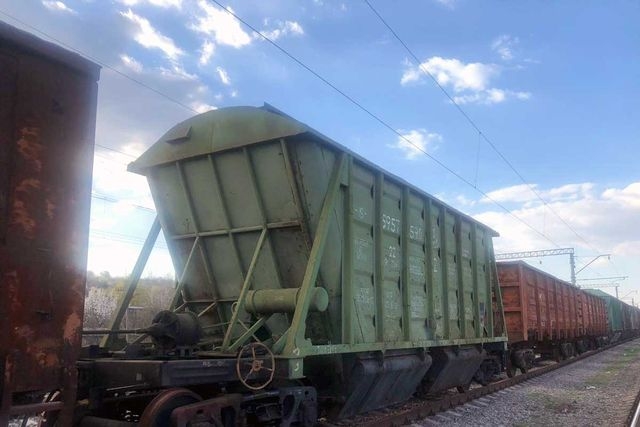 Лазил по вагонам: под Харьковом подростка ударило током