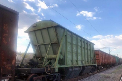 Лазил по вагонам: под Харьковом подростка ударило током