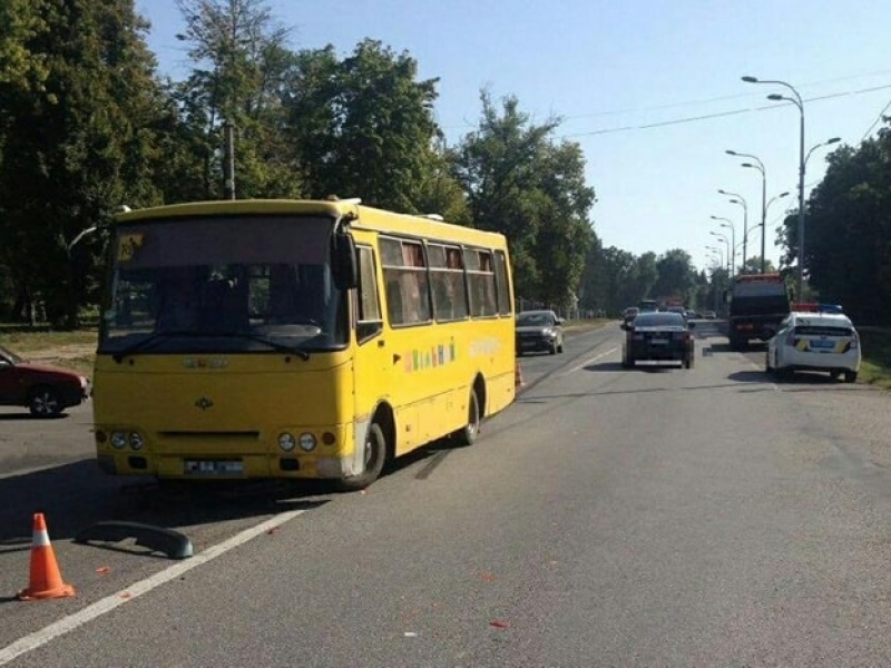 В Харькове автобус со школьниками попал в ДТП (фото)