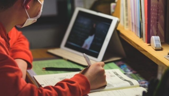 Первый класс в этом учебном году перешел на дистанционное обучение