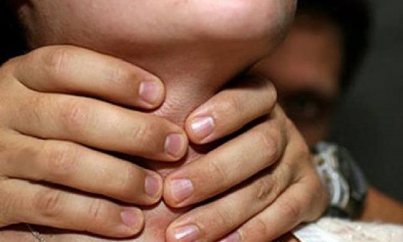 Супруг задушил жену и сказал, что она сама не проснулась