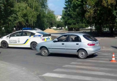 На ХТЗ под колеса машины попала женщина с ребенком в коляске