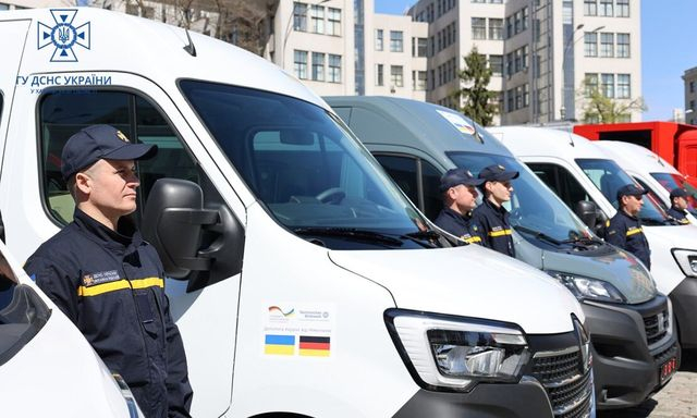 Спасателям переданы пять немецких микроавтобусов
