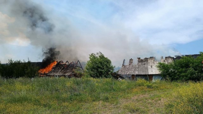 Российские оккупанты ударили по Золочеву ракетой – уничтожены завод и жилой дом