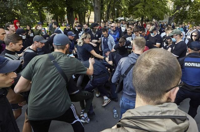 Марш равенства в Харькове: радикалы устроили беспорядки