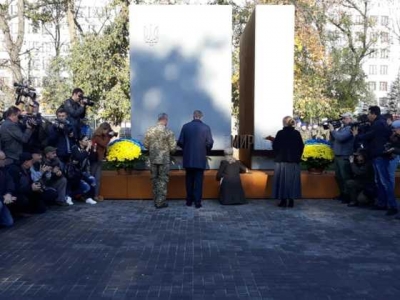 В Харькове открыли памятник защитникам Украины (фото)