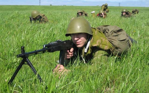 Первокурсники проходят курс молодого бойца