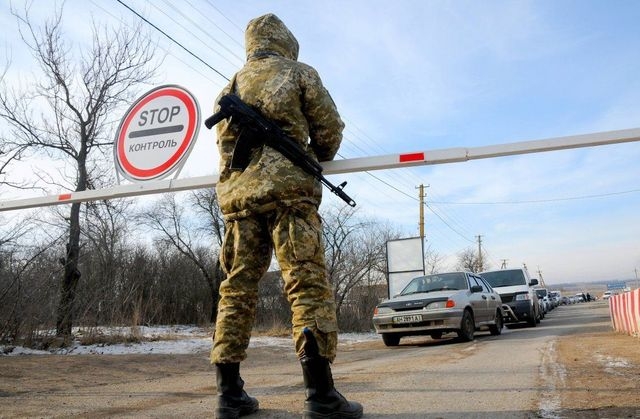 Военное положение в Харькове: новые блокпосты, запрет фейерверков и усиленный патруль улиц
