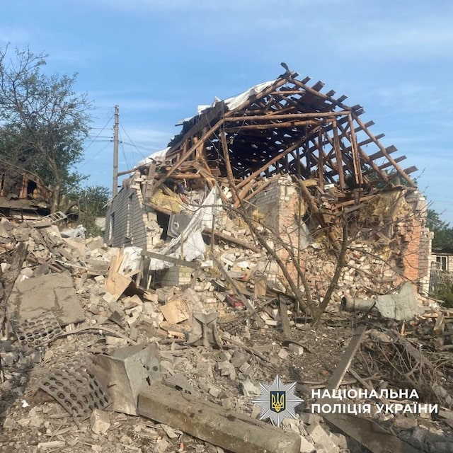 Ночью оккупанты повредили сельхозпредприятие, дома, амбулаторию, ЛЭП