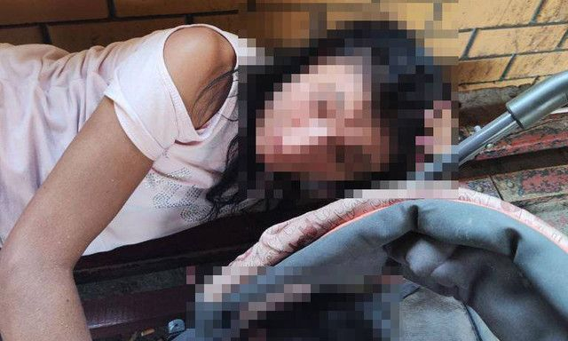 В Харькове пьяная мать годовалого ребенка заснула на скамейке