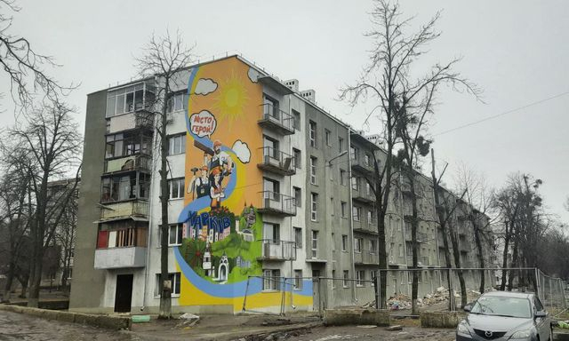 На проспекте Новобаварском восстановили дом, который разрушила российская бомба