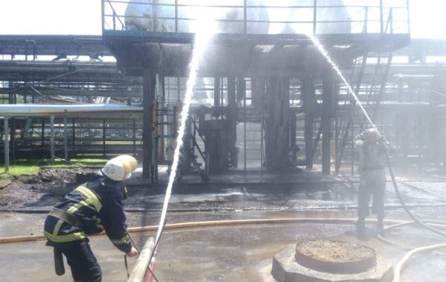 В отделении по нефтепереработке загорелся газовый конденсат