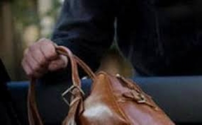 Таксист присвоил сумку клиентки с 5 тыс. грн.